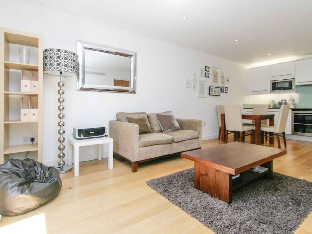 2 bed flat to rent in Gillingham Street, Pimlico SW1V, £3,150 pcm