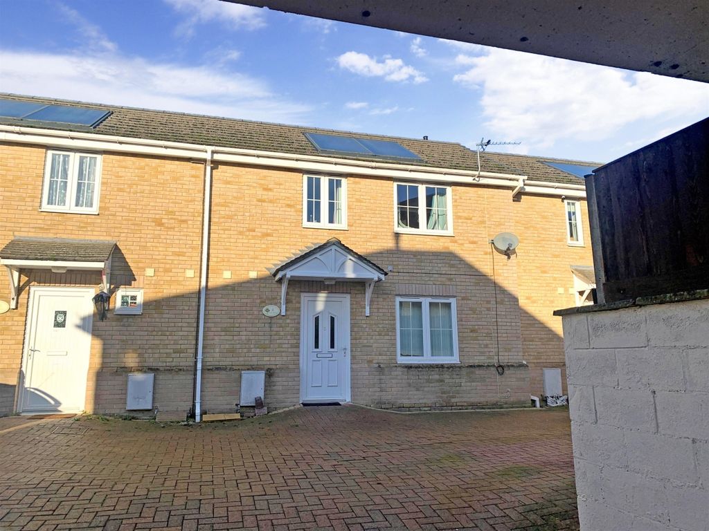 2 bed terraced house to rent in Monkton Street, Ryde PO33, £800 pcm
