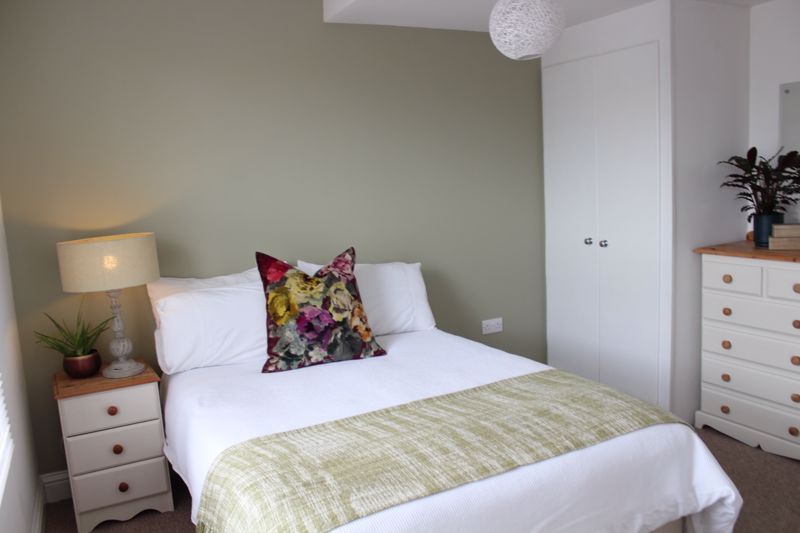 5 bed property to rent in Burton Street, Cheltenham GL50, £2,300 pcm