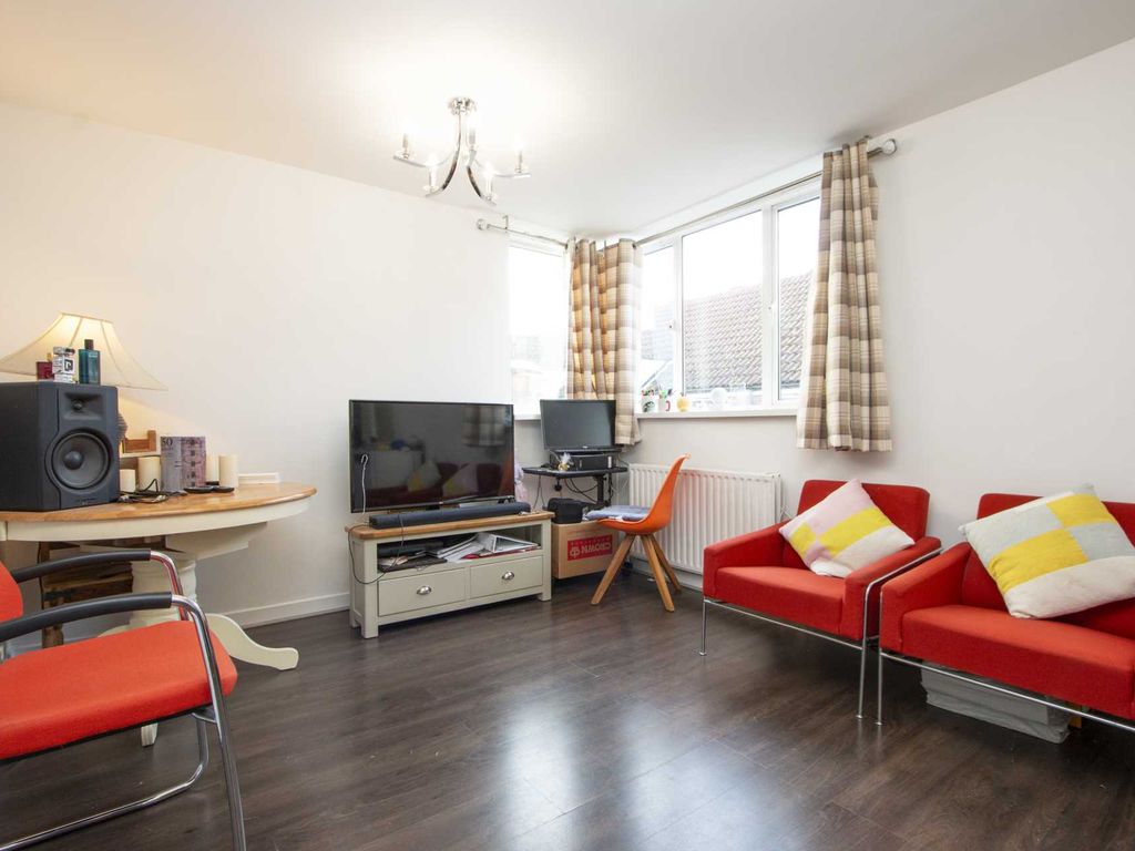 1 bed flat to rent in Gaskell Street, London SW4, £1,750 pcm