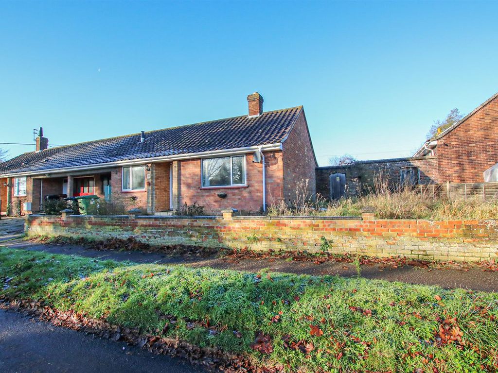 2 bed semi-detached bungalow for sale in School Road, Newton Flotman, Norwich NR15, £170,000