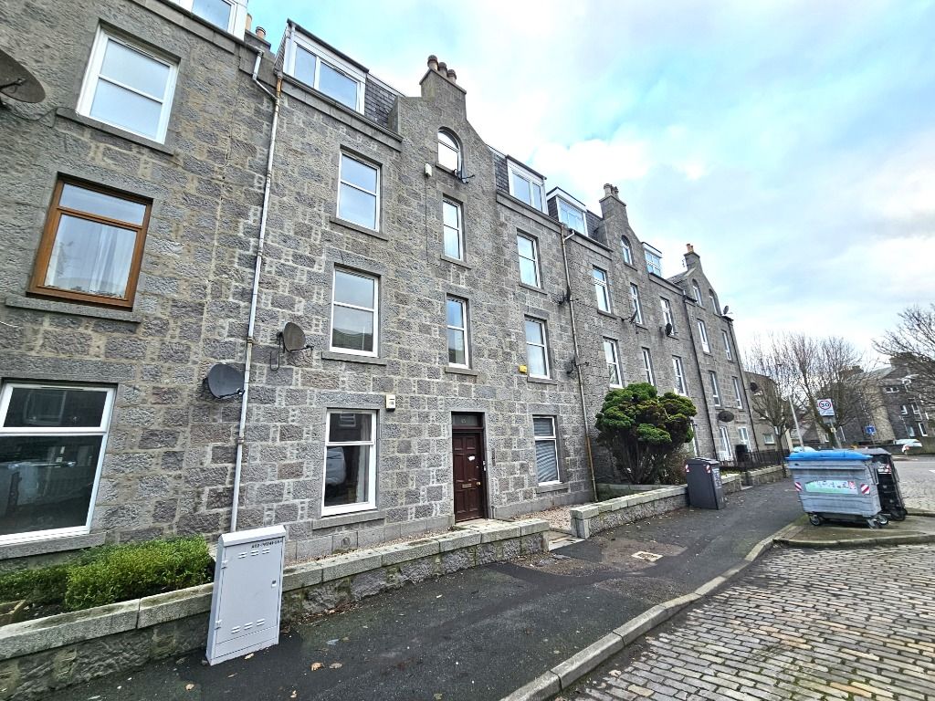 2 bed flat to rent in Summerfield Terrace, City Centre, Aberdeen AB24, £700 pcm