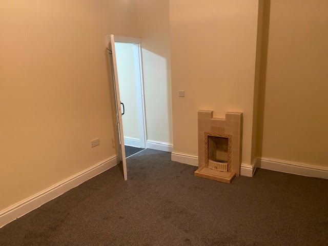 2 bed terraced house to rent in Claremont Street, Colne BB8, £600 pcm