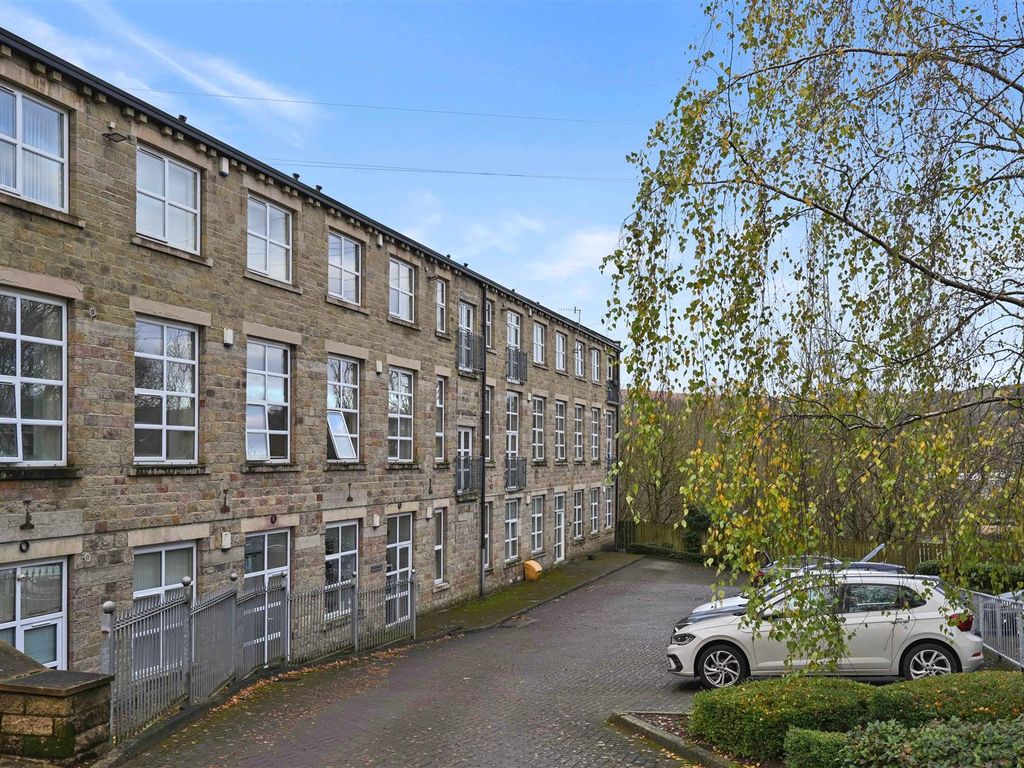 2 bed flat for sale in Brackendale, Bradford BD10, £109,950
