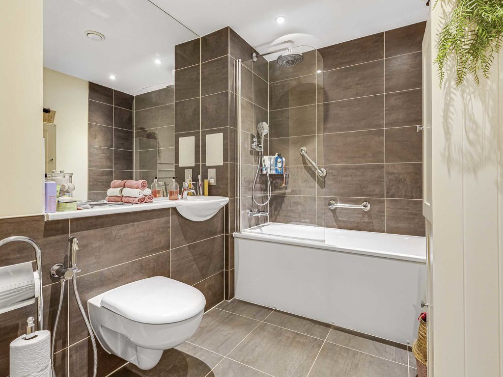 3 bed flat for sale in Maltby Street, London SE1, £1,150,000