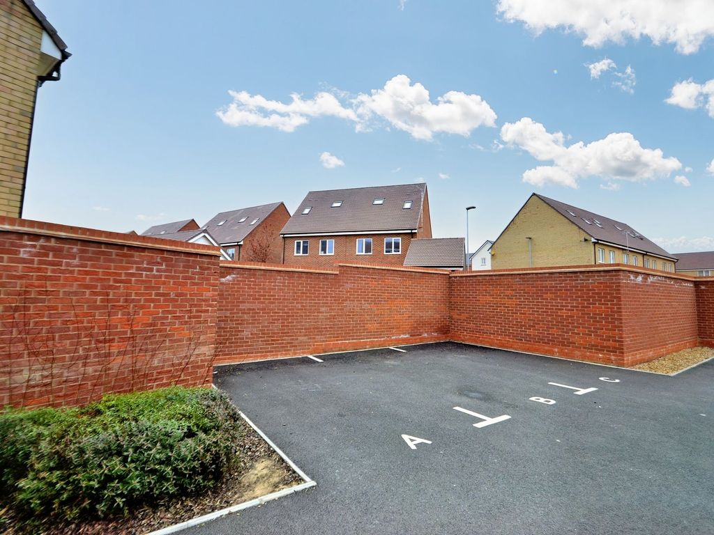1 bed flat for sale in Antigua Way, Bletchley MK3, £180,000