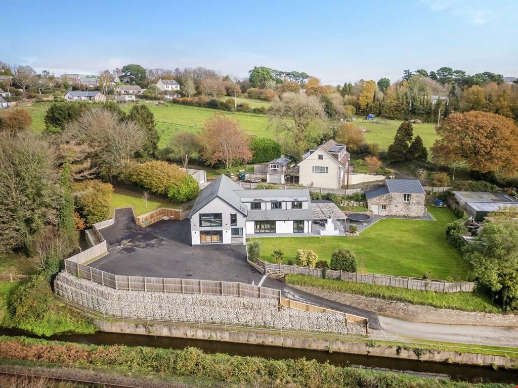 5 bed detached house for sale in Par, Nr. Fowey, Cornwall PL24, £975,000