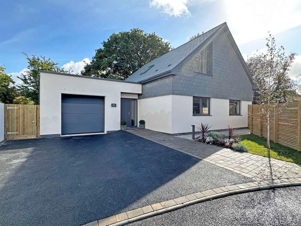 3 bed detached bungalow for sale in Carnon Downs, Truro, Cornwall TR3, £775,000