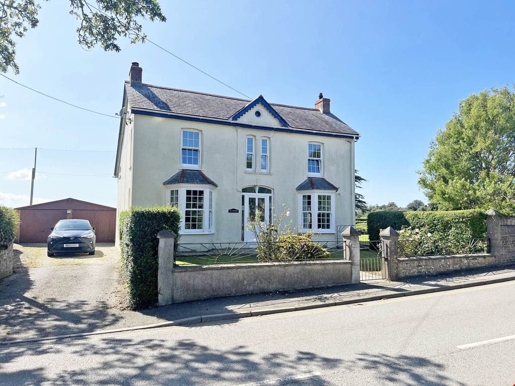 4 bed detached house for sale in Grampound Road, Truro, Cornwall TR2, £550,000