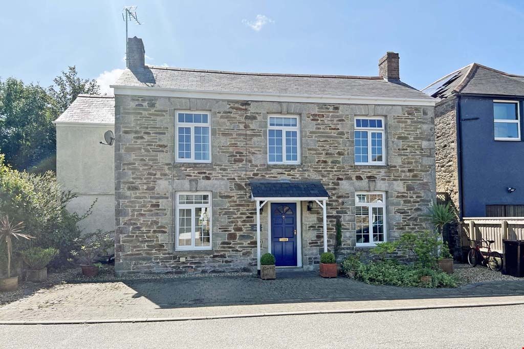 5 bed property for sale in Grampound Road, Truro, Cornwall TR2, £495,000