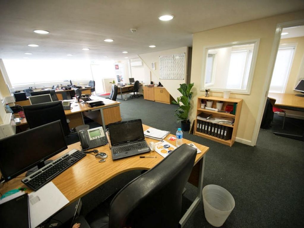 Office to let in First Avenue, Milton Keynes MK1, £9,000 pa