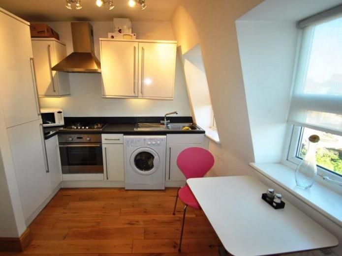 Studio to rent in High Road, East Finchley N2, £1,300 pcm