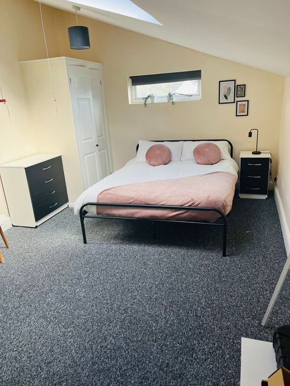 Room to rent in Belmont Park Road, London E10, £960 pcm