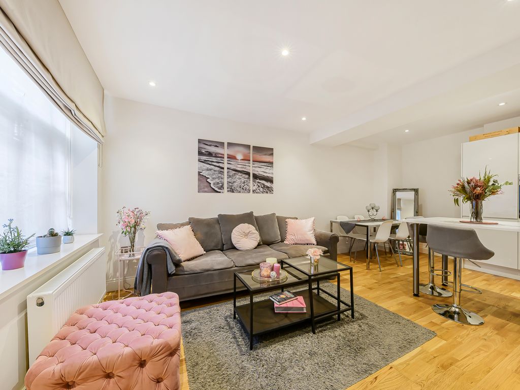 1 bed flat for sale in Hertford Street, London W1J, £635,000