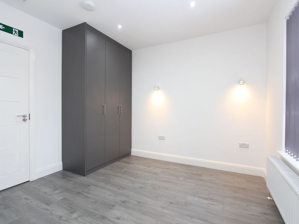 Room to rent in Kings Drive, Wembley HA9, £900 pcm
