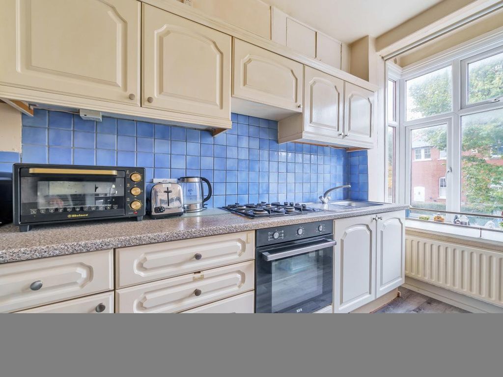 1 bed flat for sale in Wolverton Avenue, Norbiton, Kingston Upon Thames KT2, £299,950