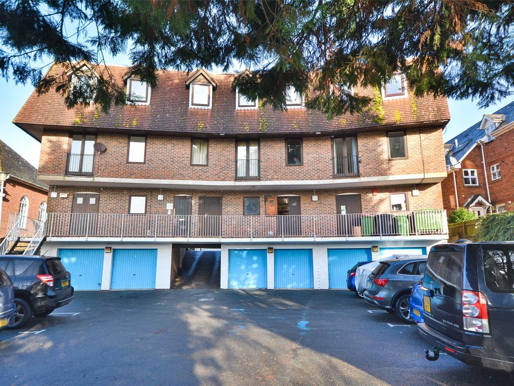 2 bed flat for sale in Lower Street, Pulborough, West Sussex RH20, £190,000