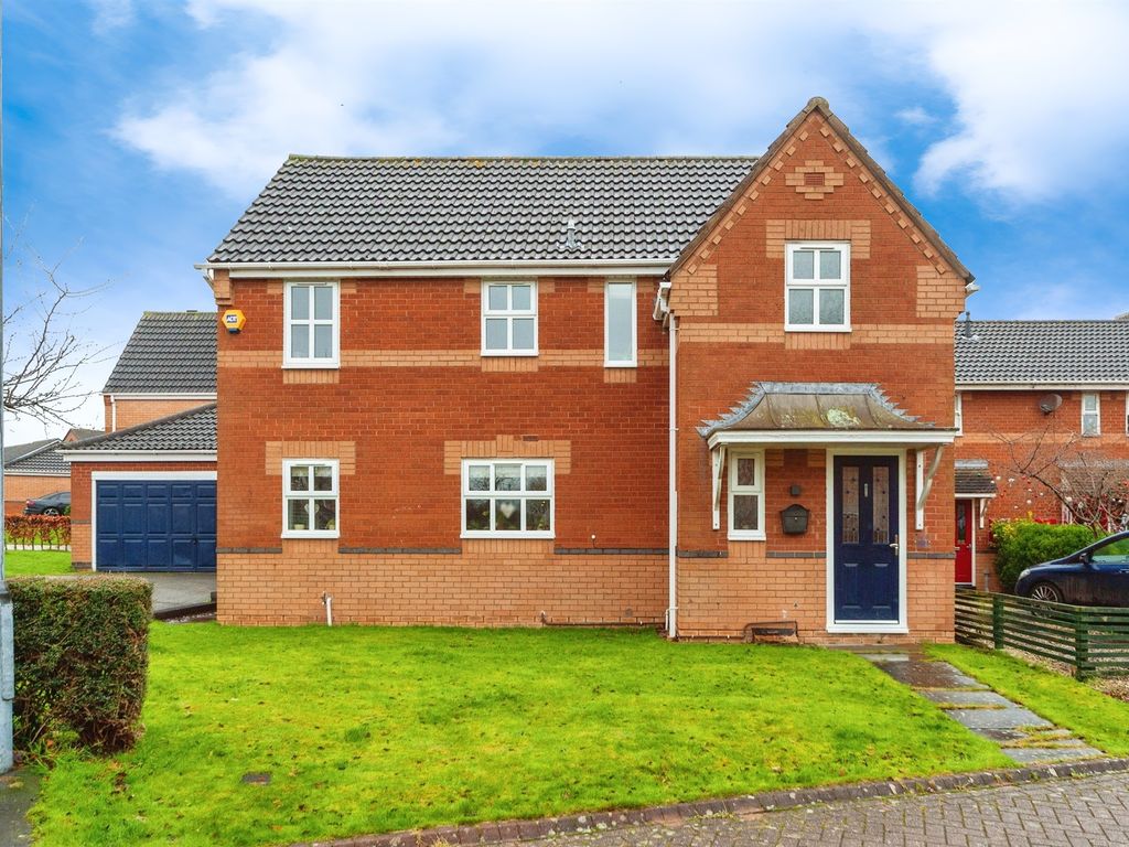 4 bed detached house for sale in Osier Close, Elton, Chester CH2, £300,000