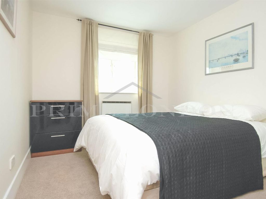 1 bed flat for sale in Century House, Westminster Bridge Road, Waterloo SE1, £360,000