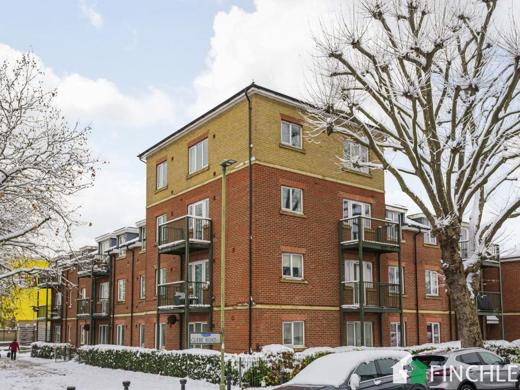 2 bed flat to rent in Connections House, Glebe Road, London N3, £1,800 pcm