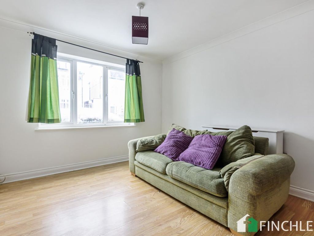 2 bed flat to rent in Connections House, Glebe Road, London N3, £1,800 pcm