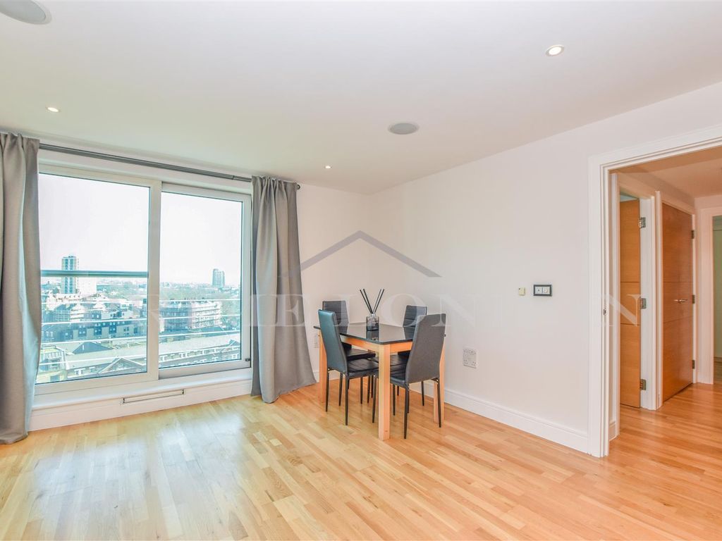 2 bed flat for sale in Aquarius House, St George Wharf, Vauxhall SW8, £660,000