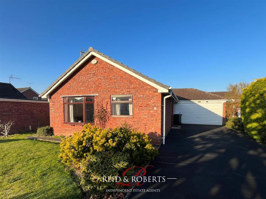 3 bed detached bungalow for sale in Trevalyn Way, Rossett, Wrexham LL12, £315,000