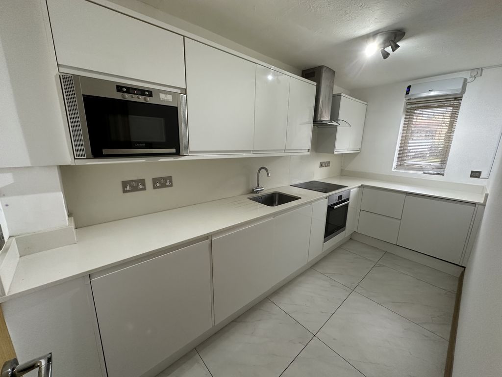 1 bed flat to rent in Foxlees, Elms Lane, Sudbury, Wembley HA0, £1,400 pcm