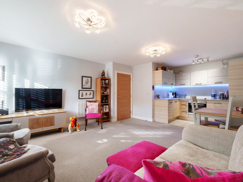 1 bed flat for sale in Ashville Way, Wokingham, Berkshire RG41, £225,000