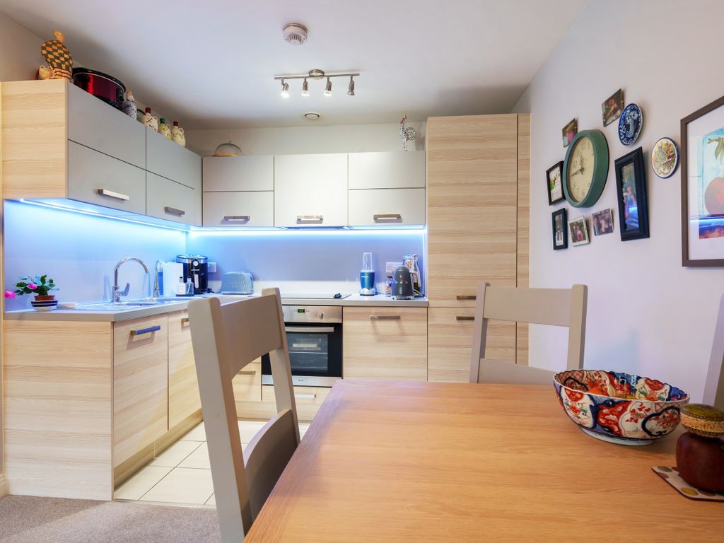 1 bed flat for sale in Ashville Way, Wokingham, Berkshire RG41, £225,000