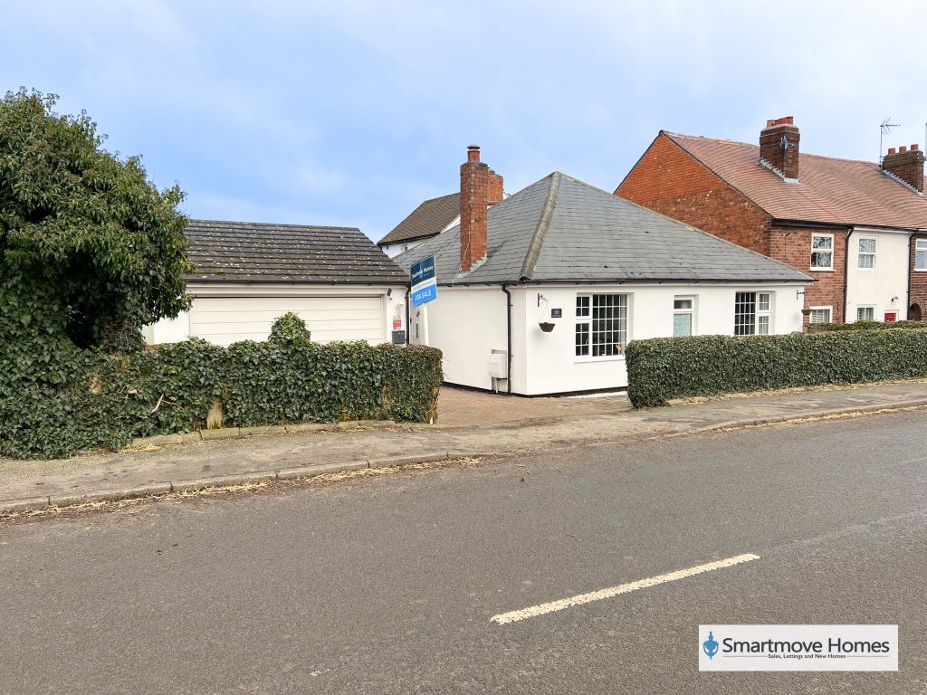 4 bed detached bungalow for sale in Loscoe-Denby Lane, Heanor DE75, £380,000
