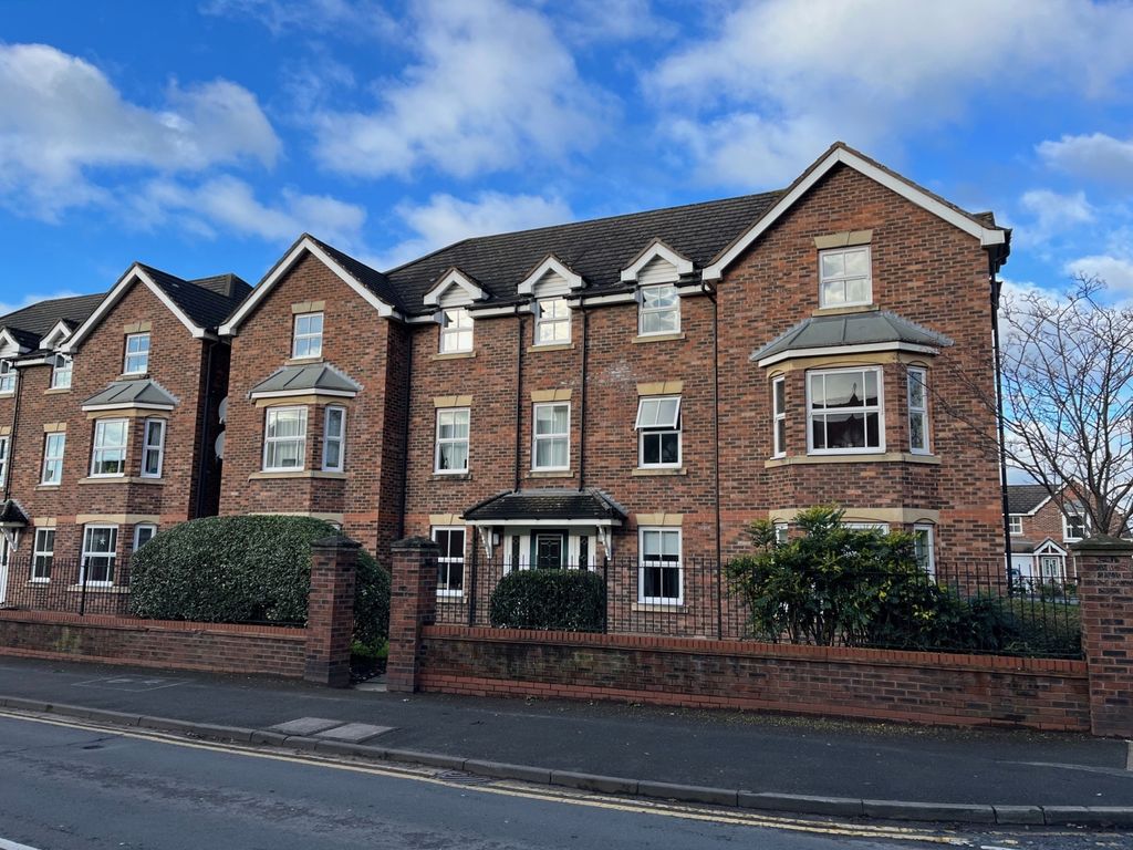 2 bed flat to rent in Whitewell Close, Nantwich, Cheshire CW5, £750 pcm