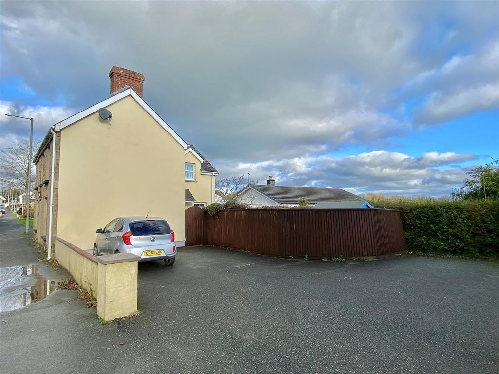 3 bed detached house for sale in Llandissilio, Clynderwen SA66, £259,950