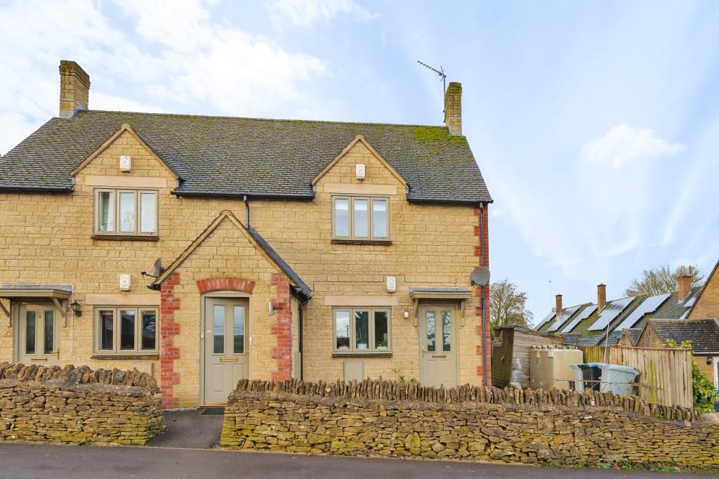 1 bed flat for sale in Enstone, Oxfordshire OX7, £170,000