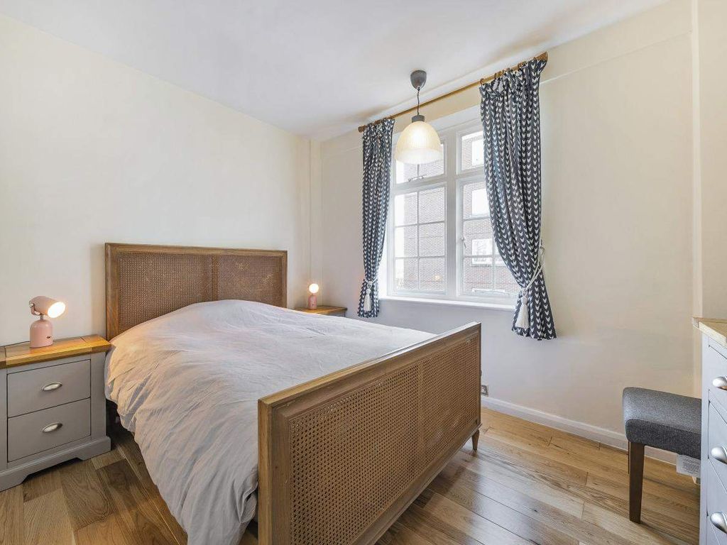 1 bed flat for sale in Abbey Road, London NW8, £500,000