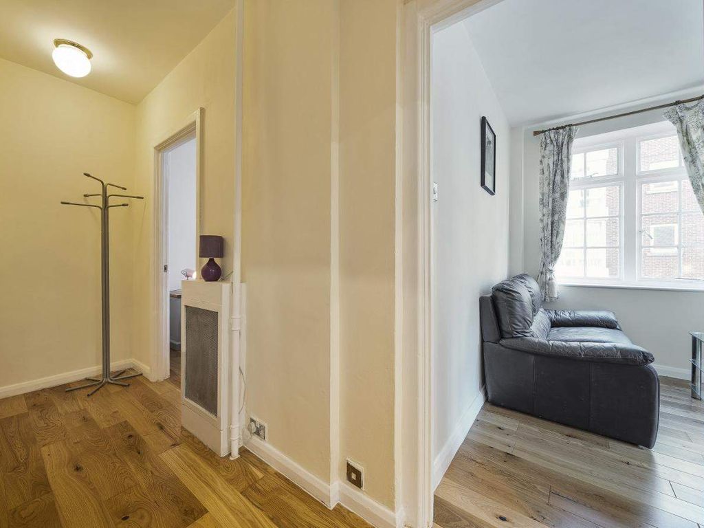 1 bed flat for sale in Abbey Road, London NW8, £500,000