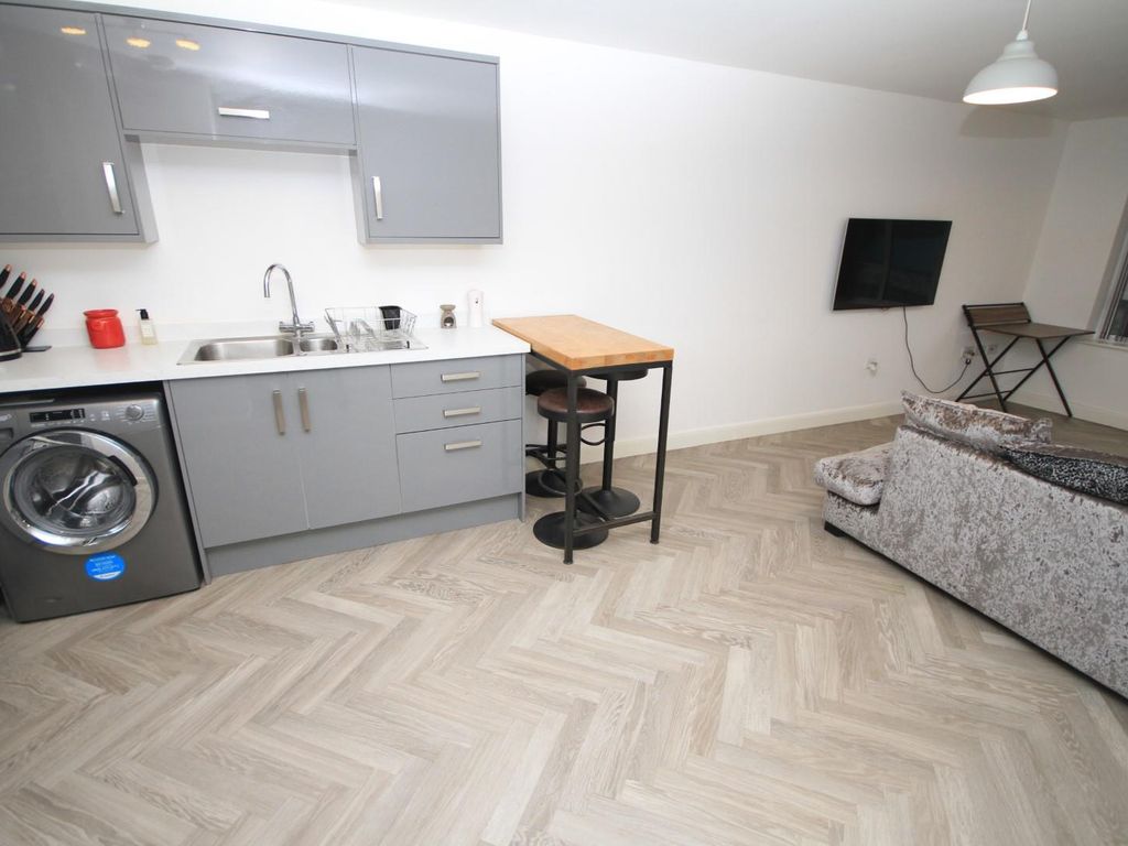 1 bed flat for sale in Dorper House, Beck View Way, Shipley BD18, £105,000