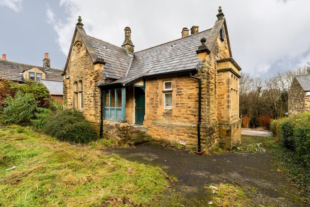 2 bed detached bungalow for sale in Totley Hall Lane, Sheffield S17, £295,000