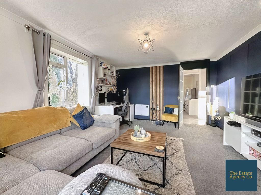2 bed flat for sale in 19E Cunninghame Road, Kilbarchan, Johnstone PA10, £68,000