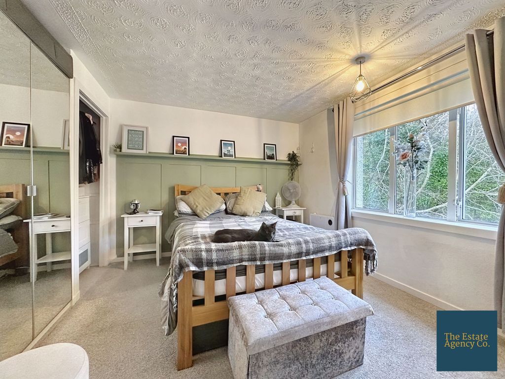 2 bed flat for sale in 19E Cunninghame Road, Kilbarchan, Johnstone PA10, £68,000
