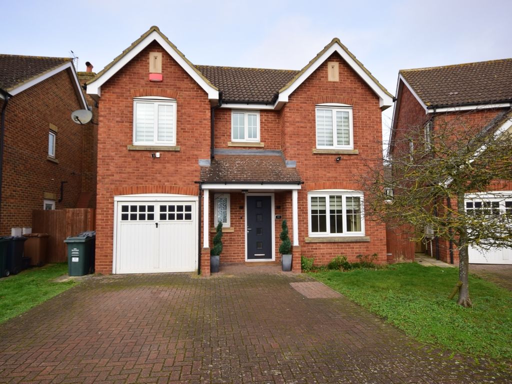 4 bed detached house to rent in The Green, Dartford DA2, £2,750 pcm