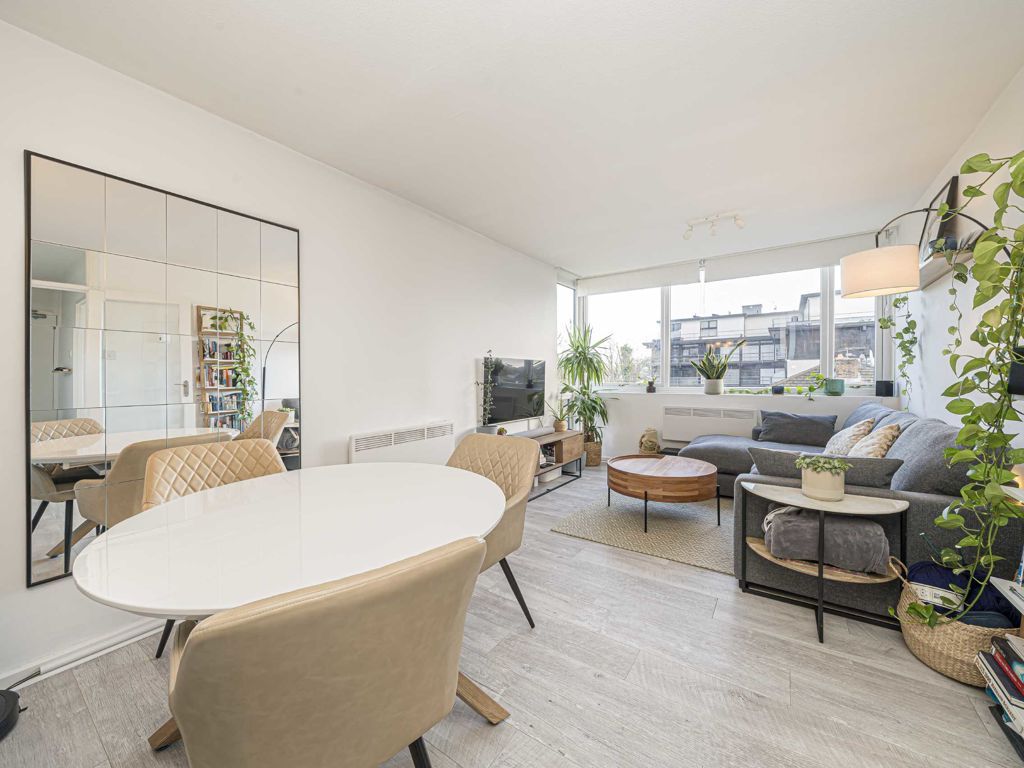 1 bed flat for sale in Dee Road, Richmond TW9, £349,950