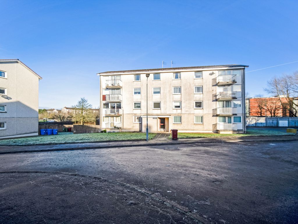 2 bed flat for sale in Dicks Park, Glasgow G75, £80,000