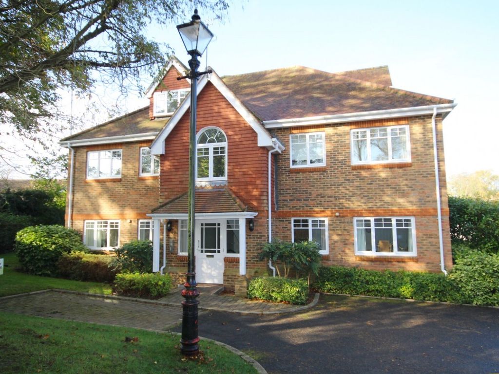 2 bed flat for sale in Hobbs End, Henley-On-Thames, Oxfordshire RG9, £375,000