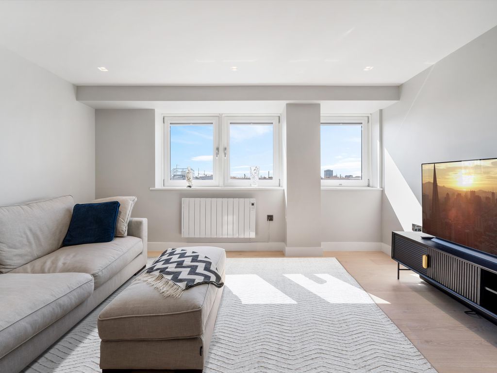 2 bed flat for sale in Abbey Road, London NW8, £1,295,000