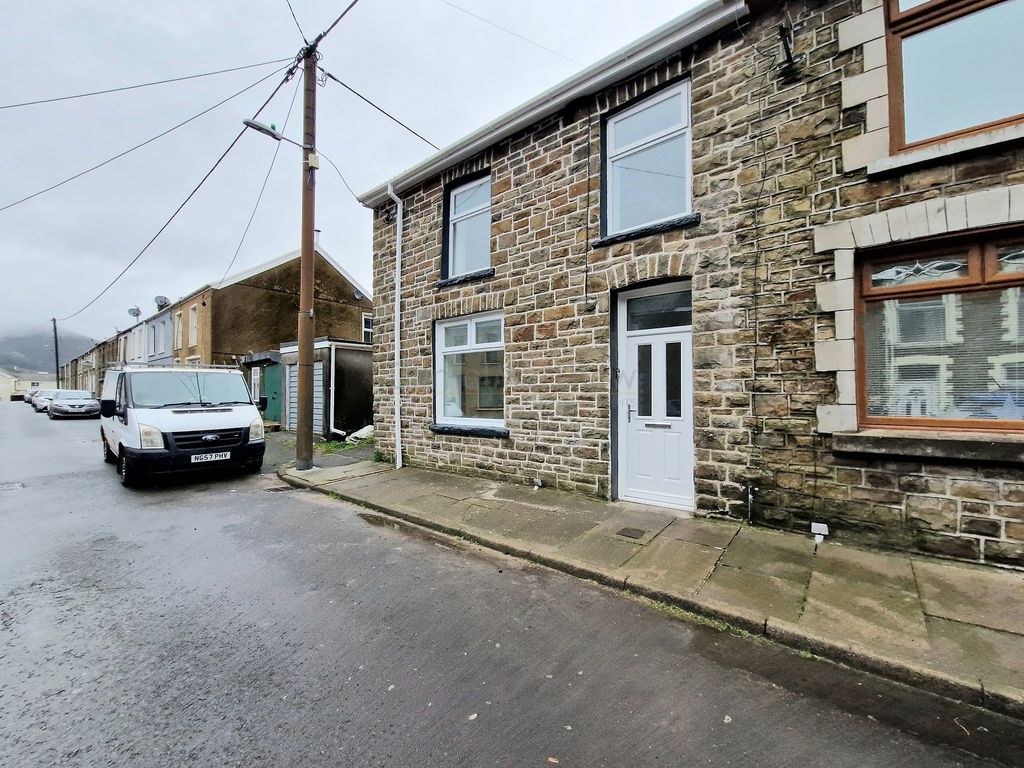 4 bed end terrace house to rent in High Street, Pontycymer, Bridgend County. CF32, £1,000 pcm