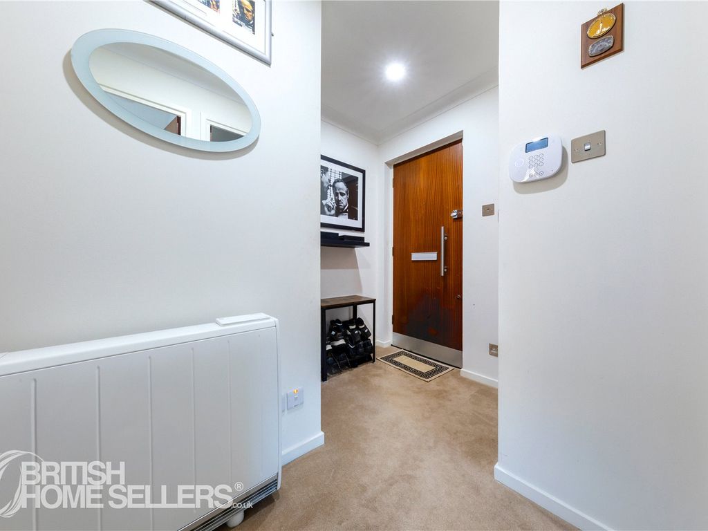 1 bed flat for sale in Overton Road, Sutton SM2, £255,000