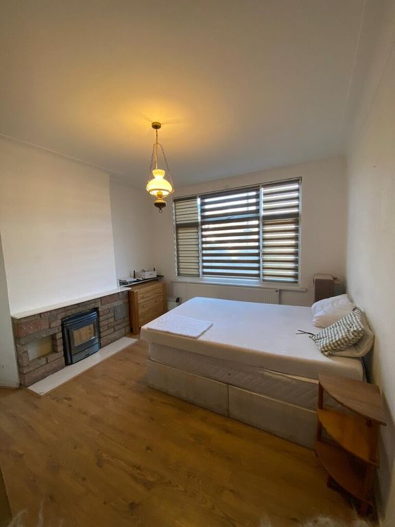 Room to rent in Creighton Road, London N17, £900 pcm