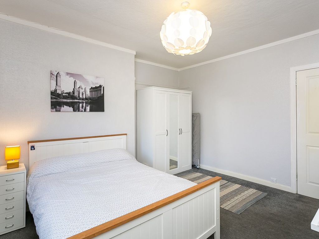 2 bed flat for sale in Park Terrace, Kirknewton EH27, £120,000
