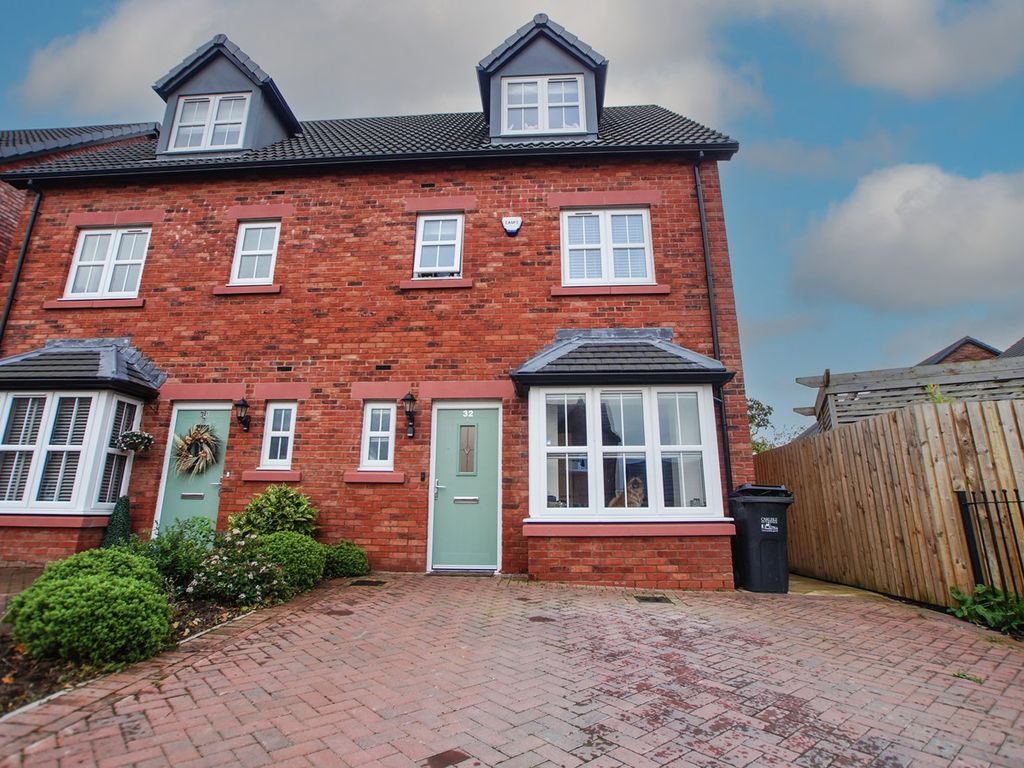 4 bed town house for sale in Newbury Way, Carlisle CA2, £225,000